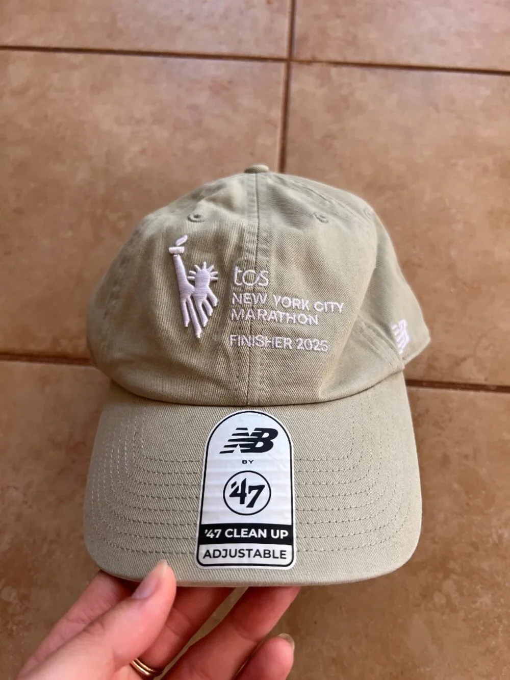 NYC marathon 2025 finisher hat - Picture 2 of 2